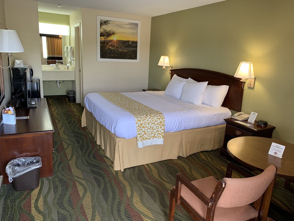 Room, Days Inn by Wyndham Cartersville