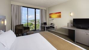 1 bedroom, premium bedding, minibar, in-room safe