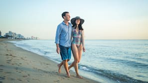 Privatstrand, Cabañas (gegen Gebühr), Sonnenschirme, Strandtücher