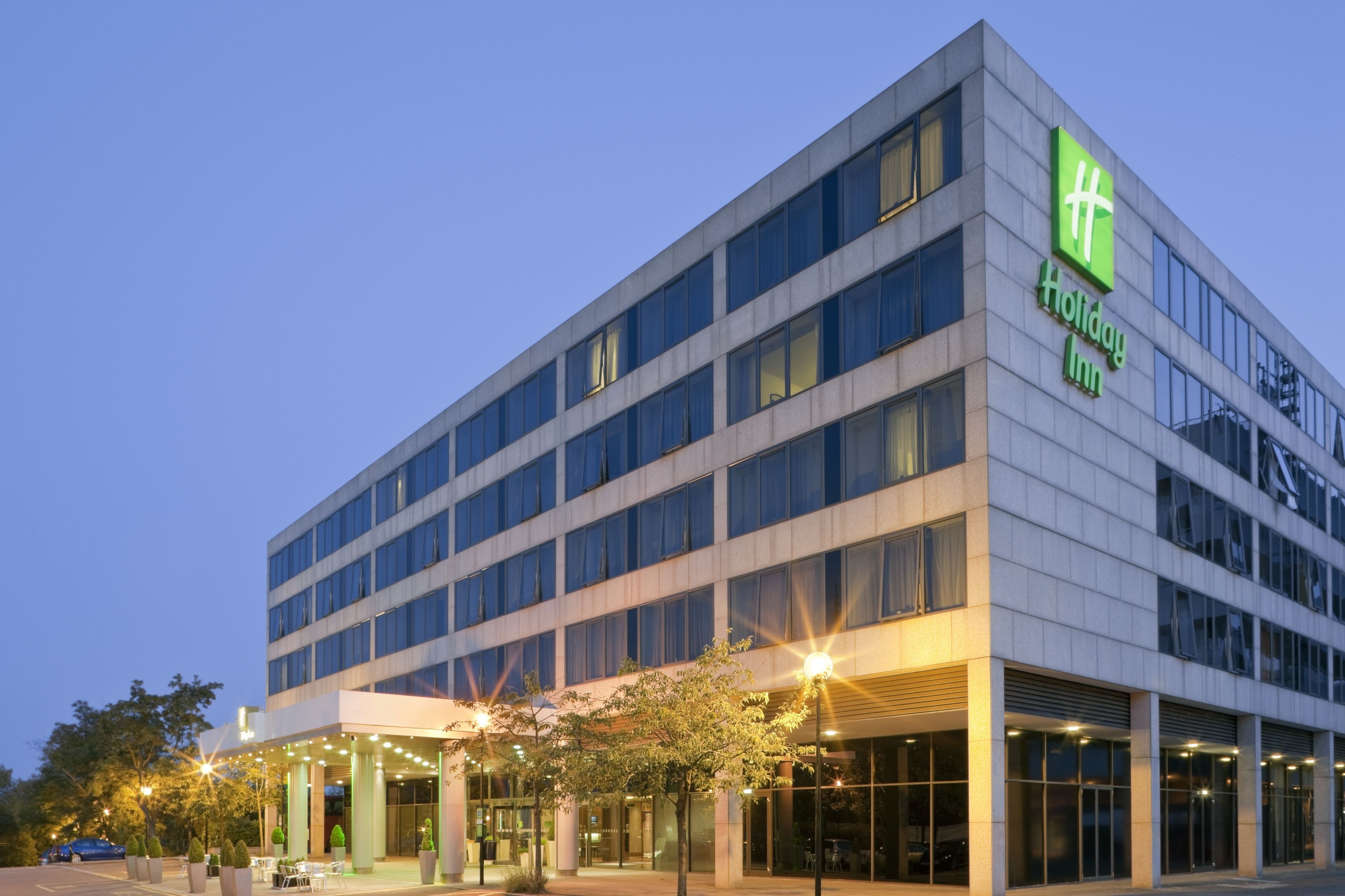 Holiday Inn Milton Keynes Central In Milton Keynes Expedia