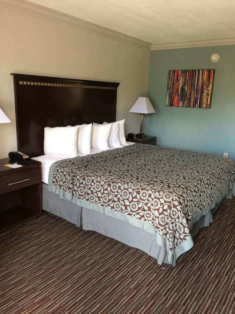 Room, Days Inn by Wyndham Fort Lauderdale Airport Cruise Port