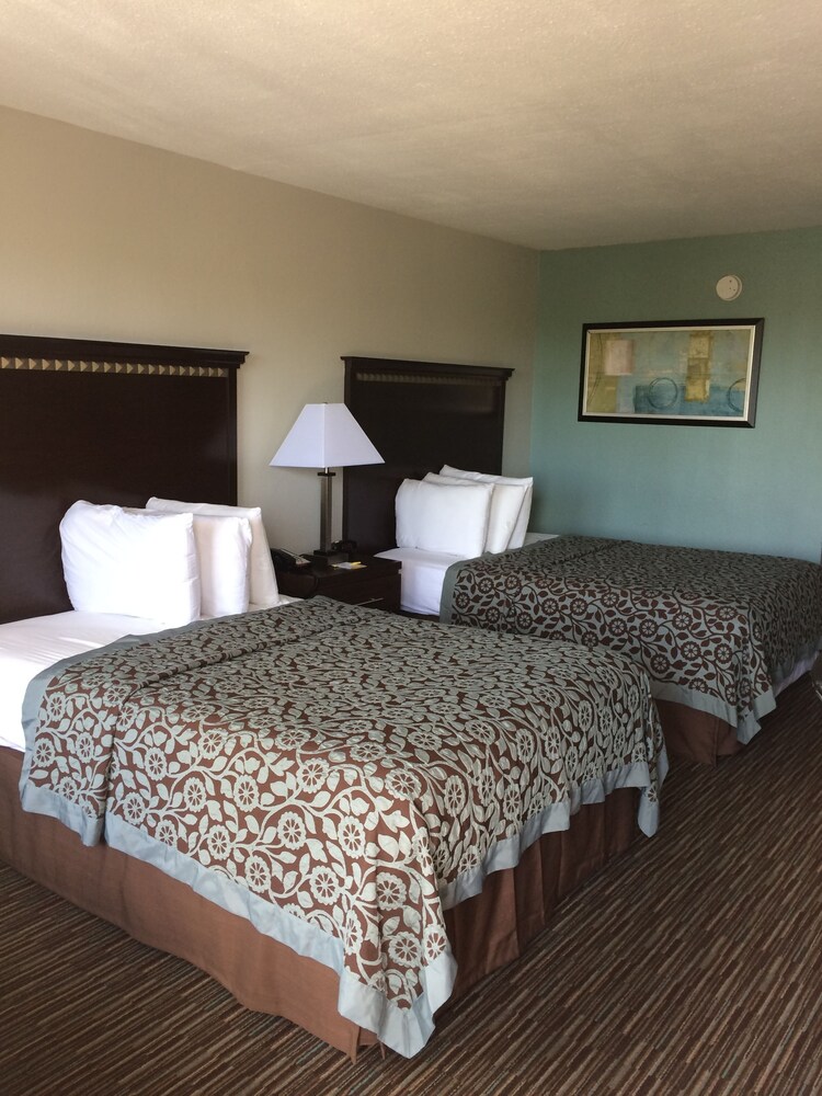 Room, Days Inn by Wyndham Fort Lauderdale Airport Cruise Port