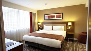 In-room safe, desk, laptop workspace, soundproofing