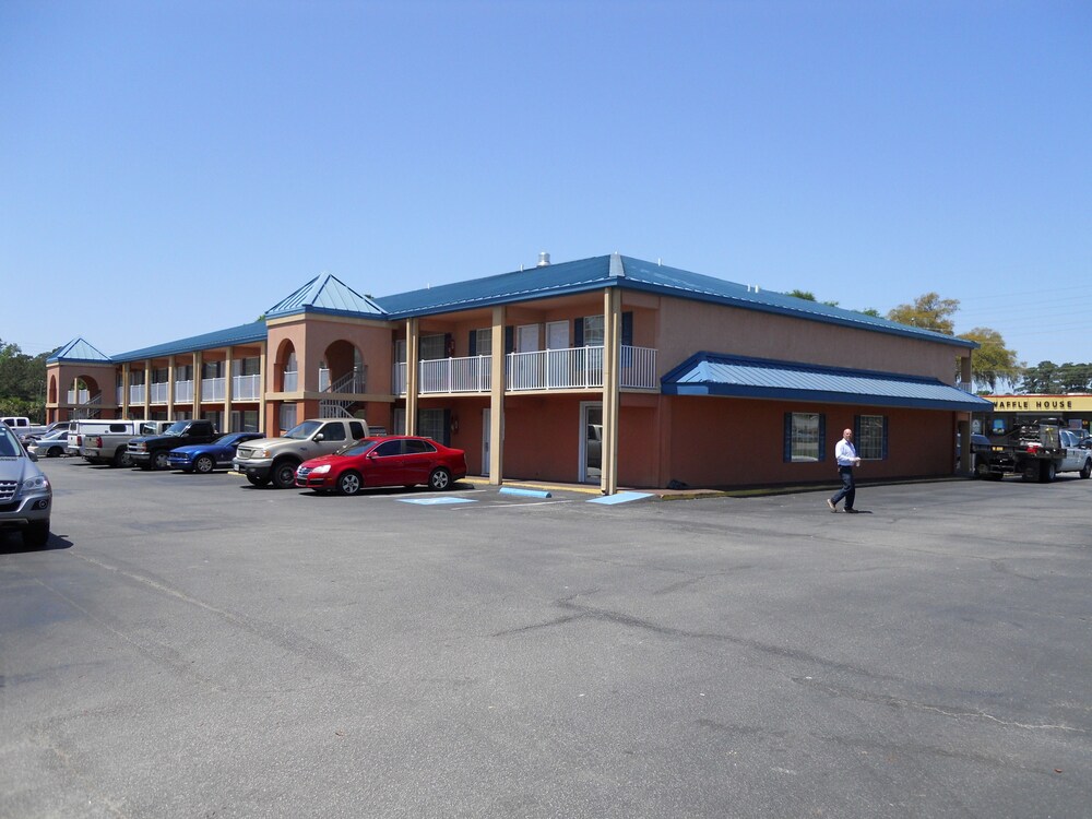 Stay Express Inn Suites Brunswick 2018 Room Prices From 44 Property Grounds
