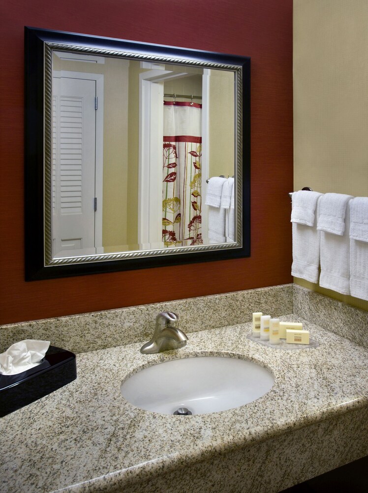 Courtyard by Marriott Pittsburgh Airport 2019 Room Prices 87, Deals