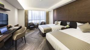 Minibar, in-room safe, desk, iron/ironing board