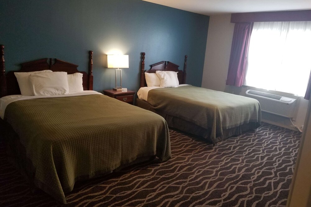 Room, Days Inn and Suites by Wyndham Sikeston