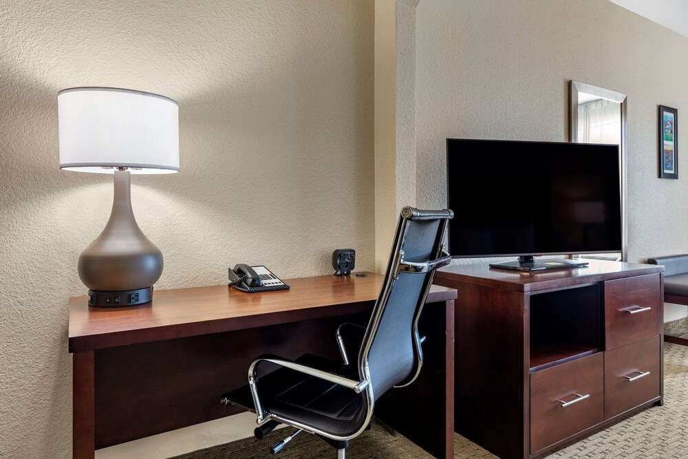 Comfort Suites Waco Near University Area