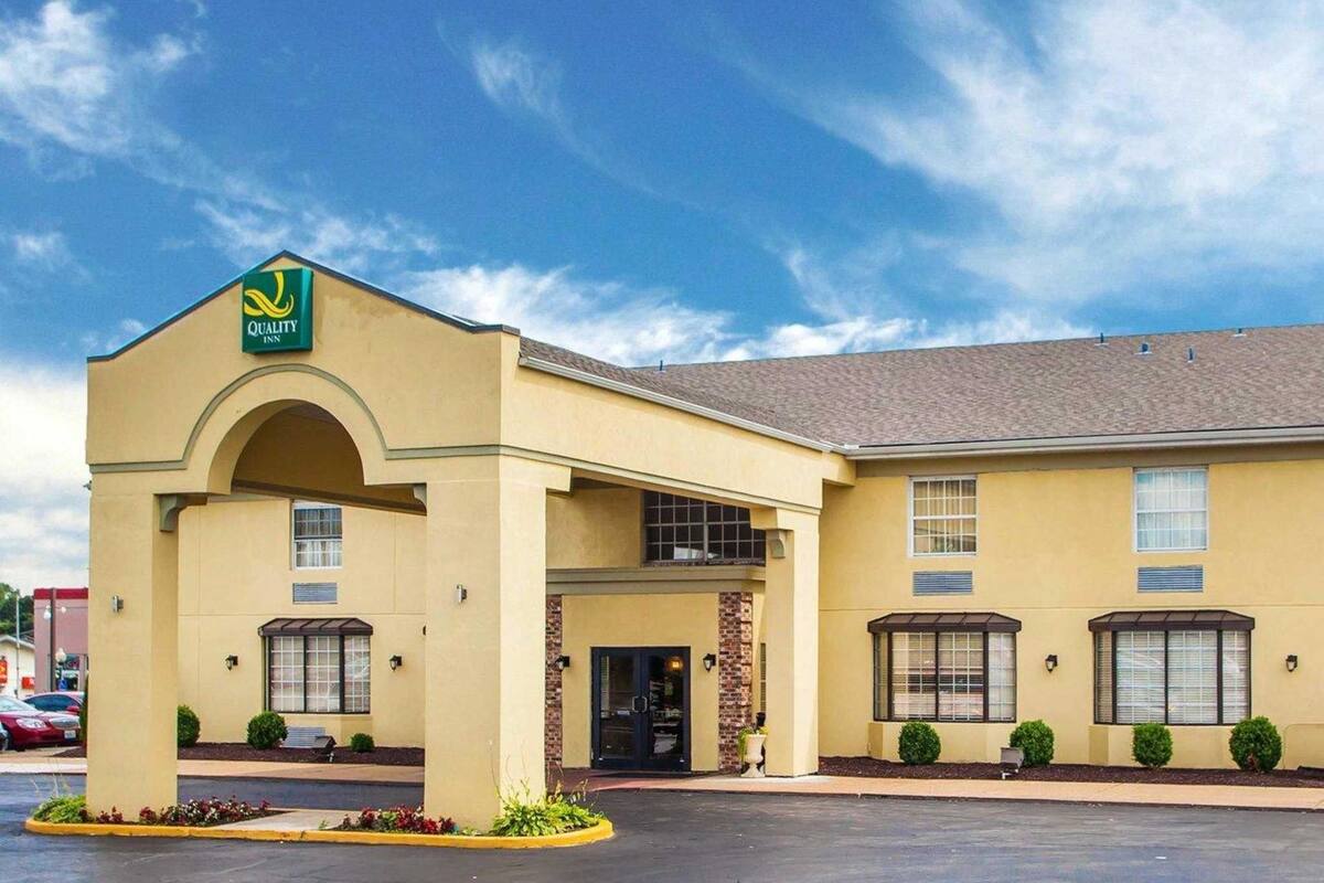 Quality Inn St Louis Airport Hotel In St Louis Mo Expedia