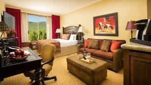 Luxe beddengoed, pillowtop-bedden, een kluis op de kamer, een bureau