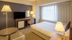 Minibar, desk, free WiFi, bed sheets