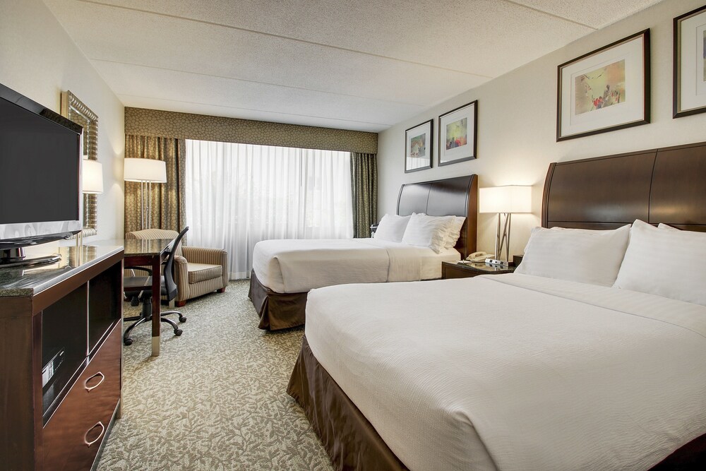 Holiday Inn Westbury - Long Island, an IHG Hotel