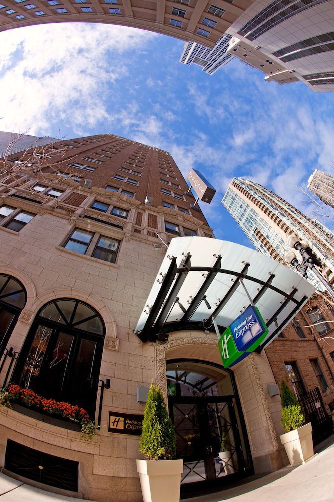 Holiday Inn Express Chicago-Magnificent Mile in Chicago ...