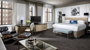 Roupas de cama premium, cofres nos quartos, escrivaninha