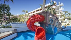 2 outdoor pools, pool umbrellas, pool loungers