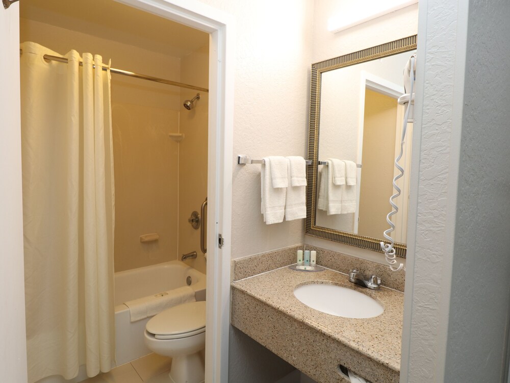 Quality Inn Miami Airport - Doral