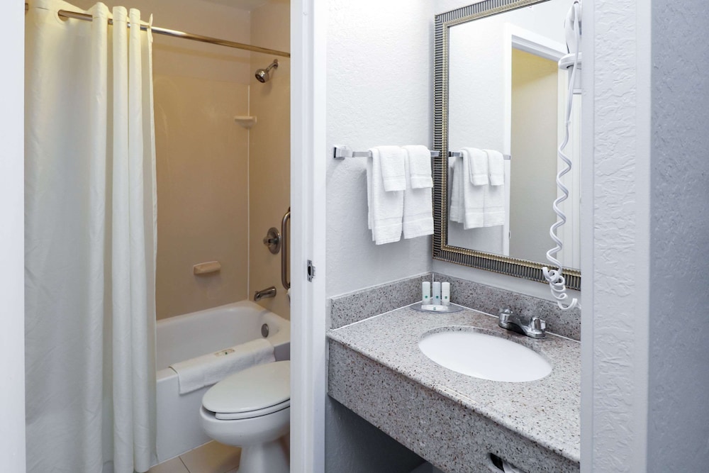 Quality Inn Miami Airport - Doral