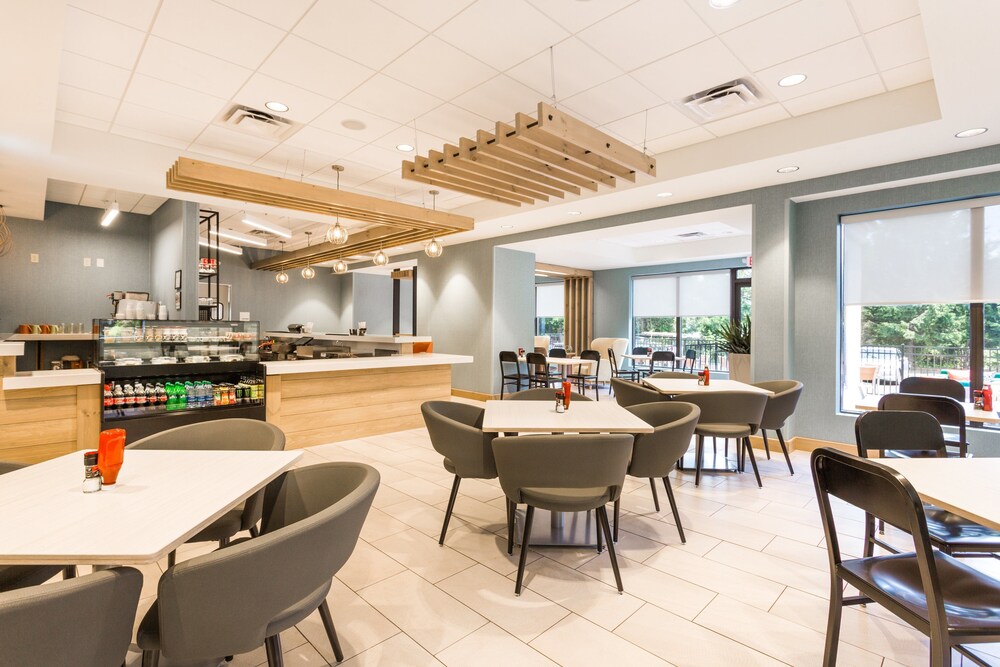 Breakfast area, Holiday Inn Boone - University Area, an IHG Hotel