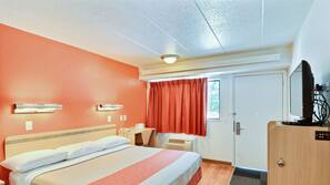 Free WiFi, linens