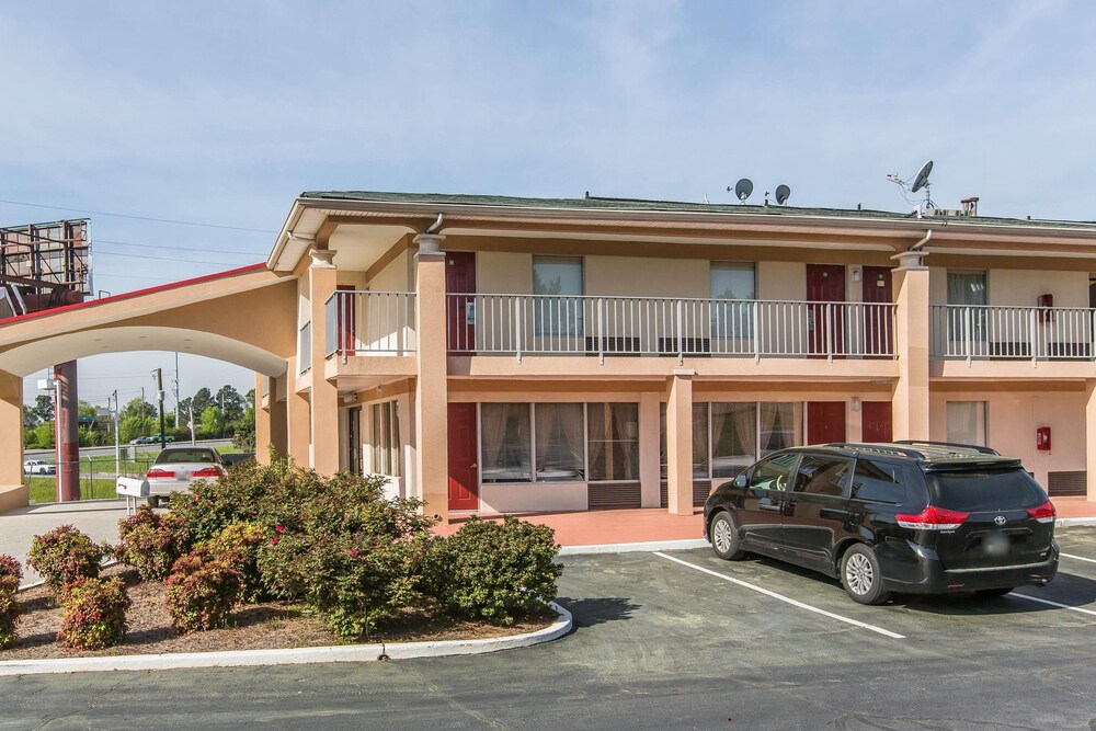 Exterior, Rodeway Inn & Suites