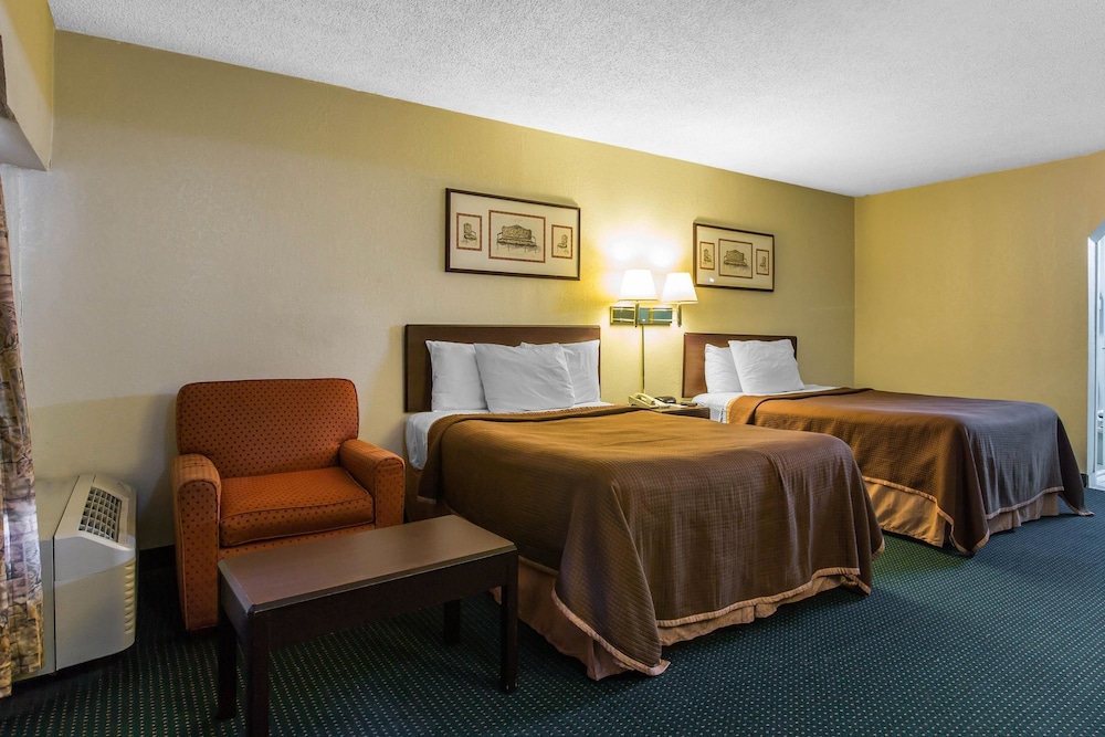 Room, Rodeway Inn & Suites