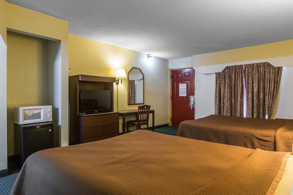 Rodeway Inn & Suites