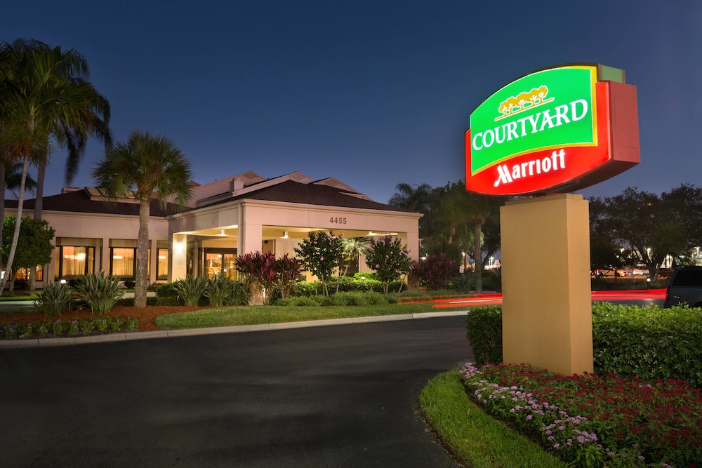 Courtyard by Marriott Fort Myers Cape Coral in Fort Myers Best Rates