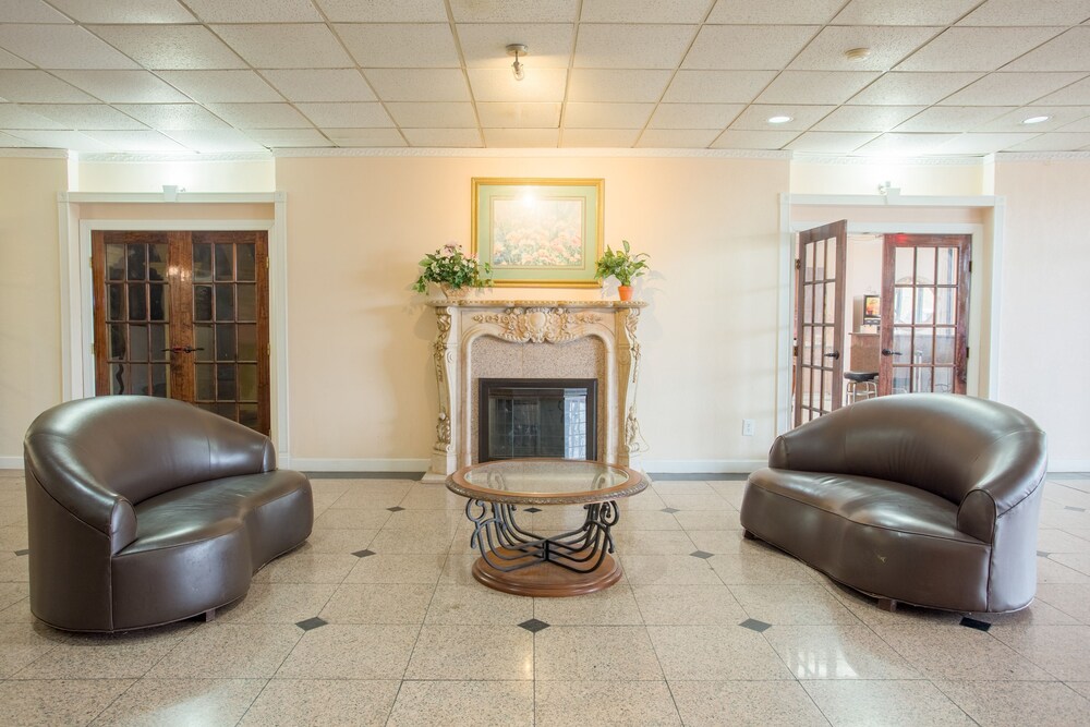 Lobby sitting area, Bossier Extended Stay