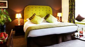Hypo-allergenic bedding, desk, iron/ironing board, free WiFi