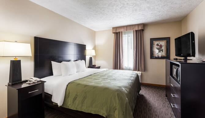 Quality Inn In Traverse City Mi Expedia