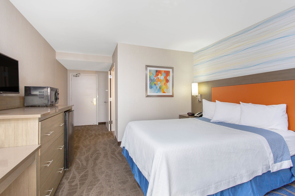 Days Inn by Wyndham Lanham Washington D.C