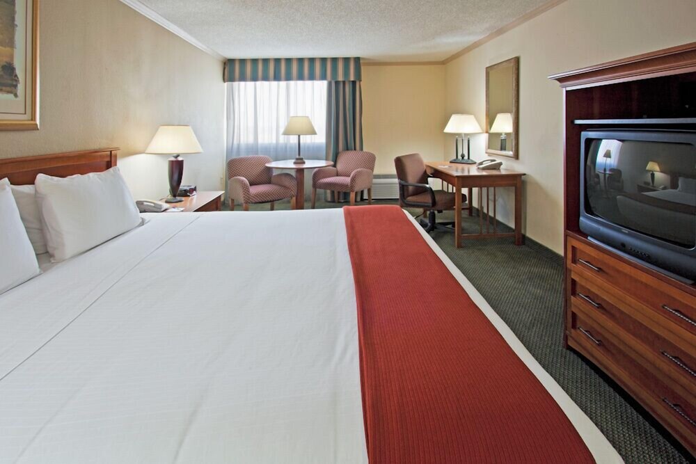 Holiday Inn Express & Suites Miami - Hialeah, an IHG Hotel