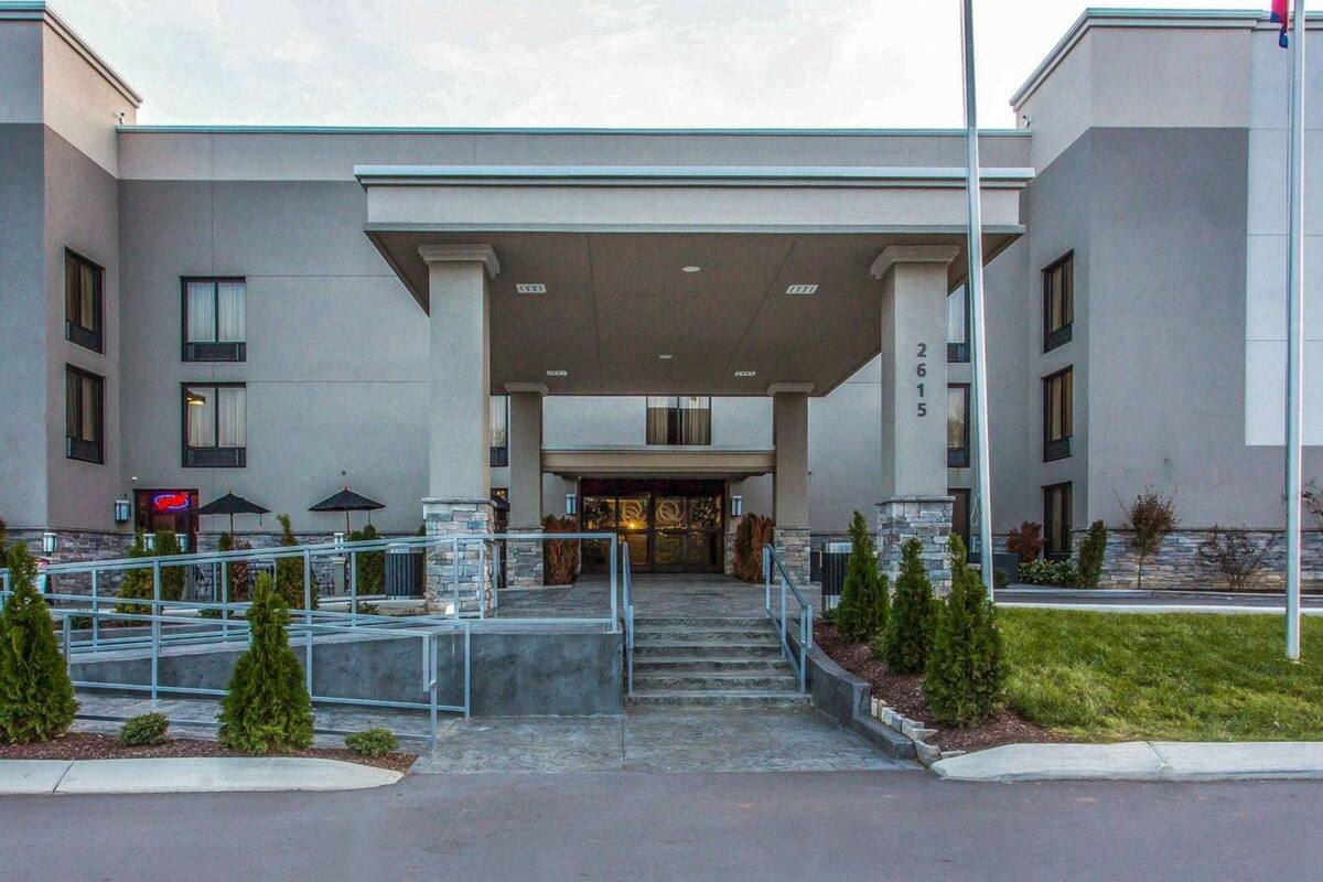 Quality Suites Nashville Airport In Nashville Tn Expedia