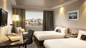 Hypo-allergenic bedding, in-room safe, desk, laptop workspace