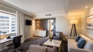 Hypo-allergenic bedding, in-room safe, desk, laptop workspace