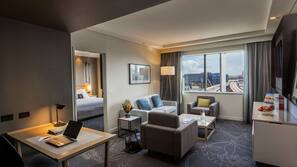 Hypo-allergenic bedding, in-room safe, desk, laptop workspace