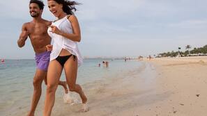 Spiaggia privata, lettini da mare, ombrelloni, teli da spiaggia