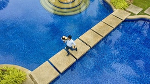 2 piscines extérieures, cabanons gratuits, parasols de plage