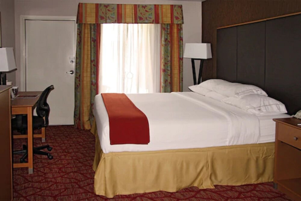 Room, Holiday Inn Express Roseburg, an IHG Hotel