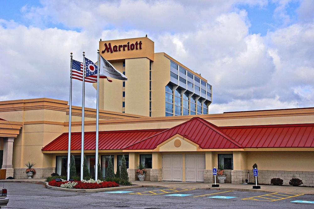 Cleveland Airport Marriott 2019 Room Prices 87 Deals Reviews Outdoor Wedding Area Featured Image