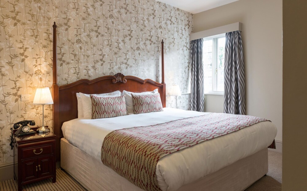 The Crown Manor House Hotel