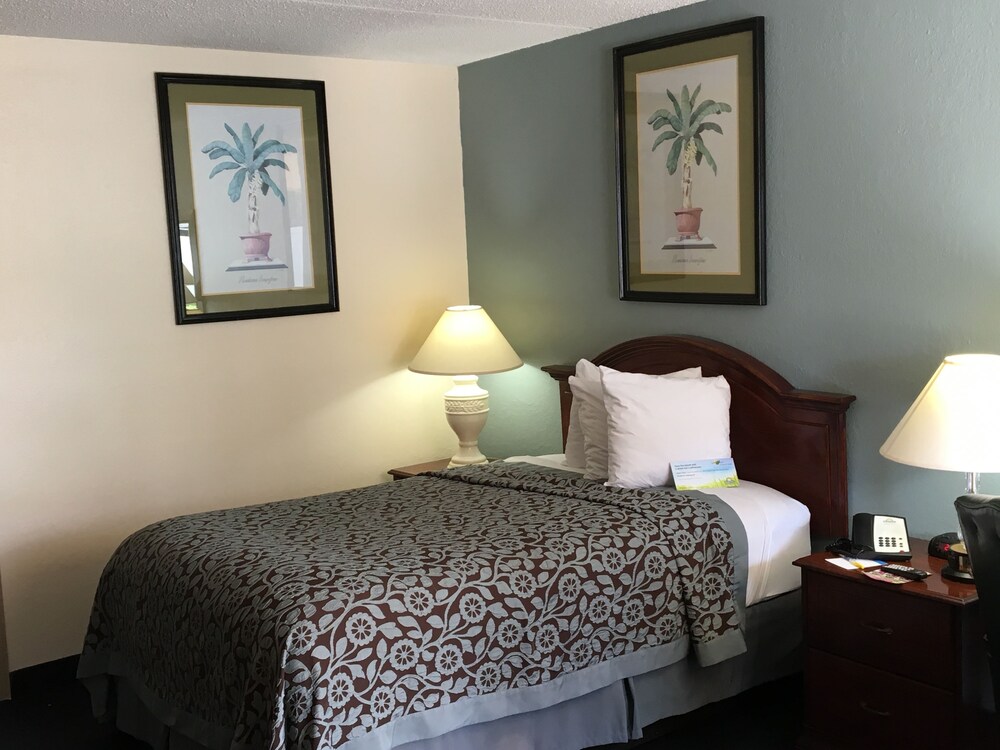 Days Inn by Wyndham Orlando Airport Florida Mall