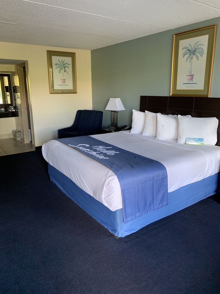 Days Inn by Wyndham Orlando Airport Florida Mall