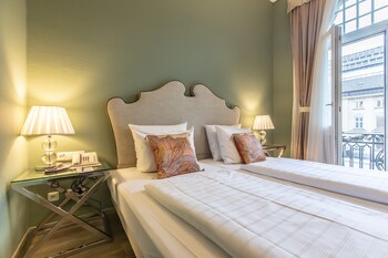 Book Hotel Monopol Central Station Frankfurt Room Deals Hotwire