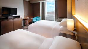 Hypo-allergenic bedding, down comforters, minibar, in-room safe