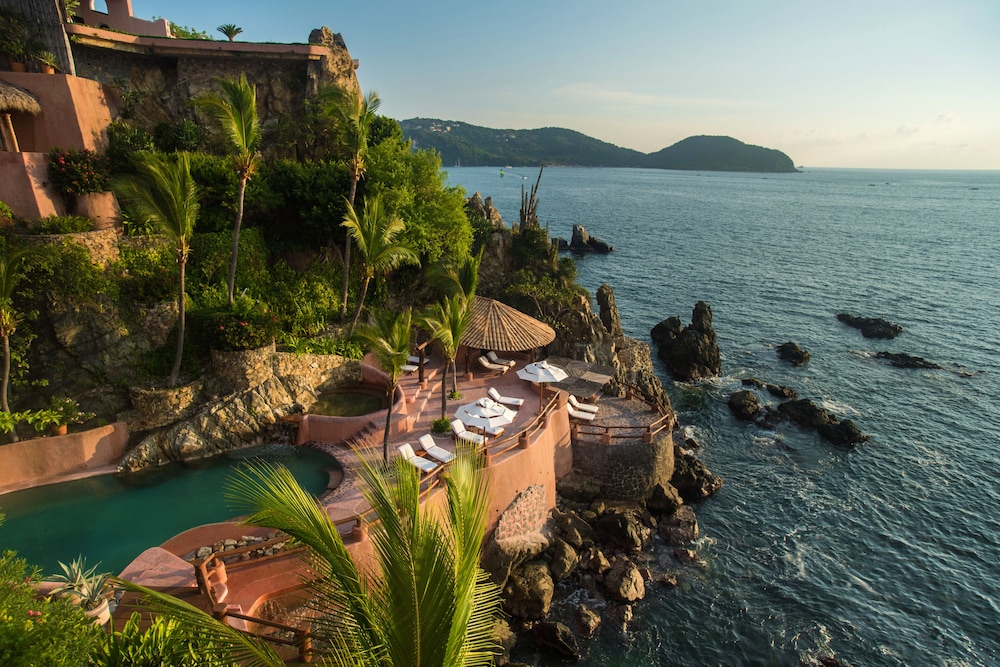 The 8 Best Ixtapa and Zihuatanejo Beaches to Explore! – Sand In My Suitcase