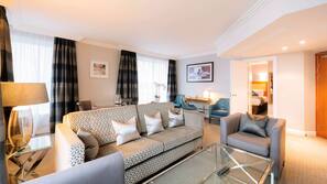 1 bedroom, Egyptian cotton sheets, premium bedding, in-room safe