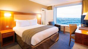 1 bedroom, Egyptian cotton sheets, premium bedding, in-room safe