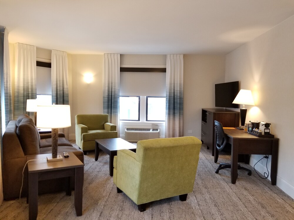 Hotel Versey Days Inn by Wyndham Chicago