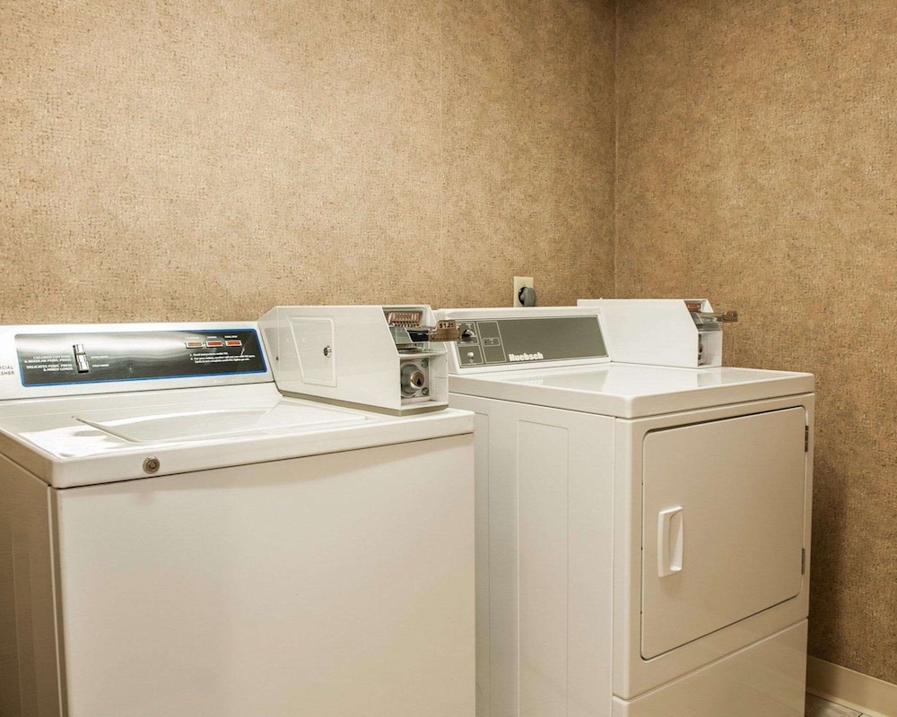 Laundry room, Comfort Inn near Indiana Premium Outlets